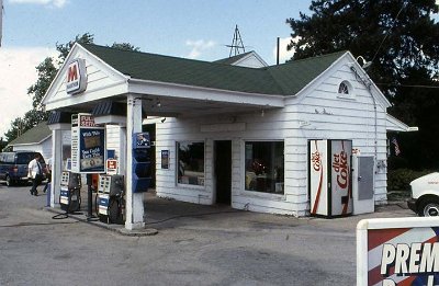 2006 Dwight - Marathon petrol station
