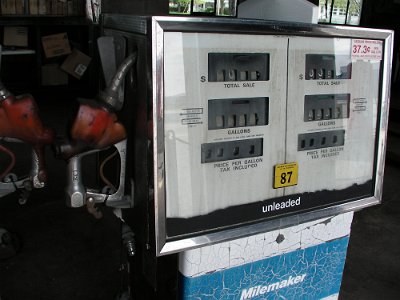 2009 Dwight - Marathon petrol station (4)