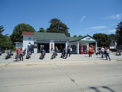 2011 Dwight - Marathon petrol station (10)