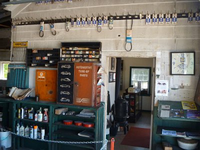 2011 Dwight - Marathon petrol station (11)