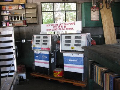 2011 Dwight - Marathon petrol station (12)
