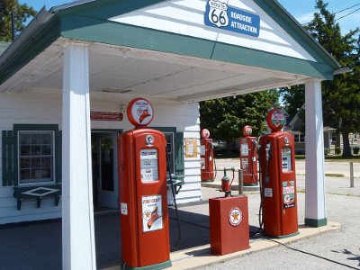 2011 Dwight - Marathon petrol station (17)