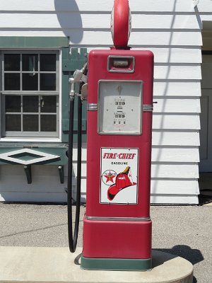2011 Dwight - Marathon petrol station (19)