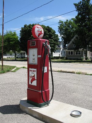 2011 Dwight - Marathon petrol station (27)