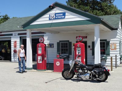2011 Dwight - Marathon petrol station (4)
