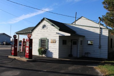 2016-10 Dwight - Marathon petrol station (4)