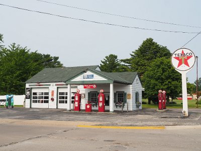 2019-06 Dwight - Marathon petrol station (3)