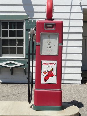 2011 Dwight - Marathon petrol station (21)