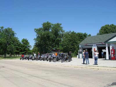 2011 Dwight - Marathon petrol station (27)