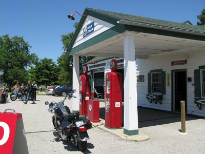 2011 Dwight - Marathon petrol station (28)