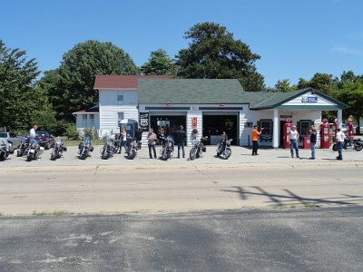 2011 Dwight - Marathon petrol station (7)