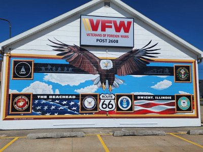 2024-06 Dwight - Mural on VFW post by Adam Goetsch