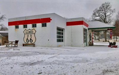 2022-12-26 Lincoln - Route66 corner garage antiques by Penny Black