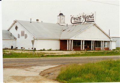 19xx Lincoln - Courtyard dinner and dance club