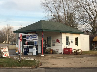 2022-01 Lincoln - Corner Garage 1