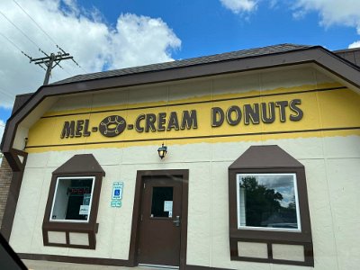 2024-05 Springfield - Mel-O-Cream Donuts by Jeri Chrysong