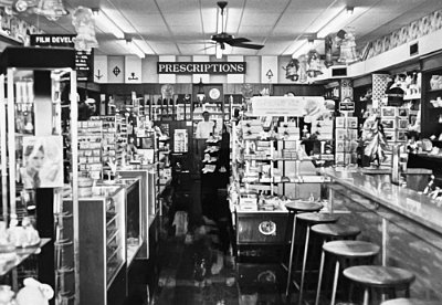 19xx Girard - Deck's Drugstore aka Docs just off 66 (11)