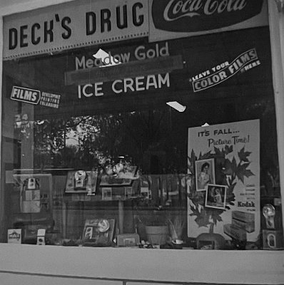 19xx Girard - Deck's Drugstore aka Docs just off 66 (2)