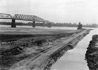 1939-10-25 Chain of Rocks bridge