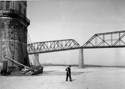 1940-01-24 Chain of Rocks bridge
