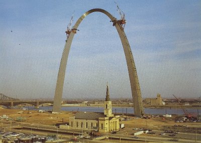 1965-10-28 The last piece of the Arch 3