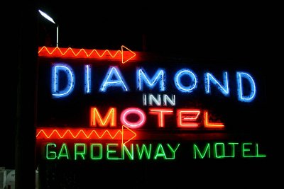 200x Gardenway motel by Phyllis Grey 4