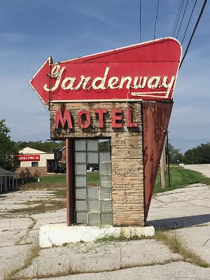 2019 Gardenway motel