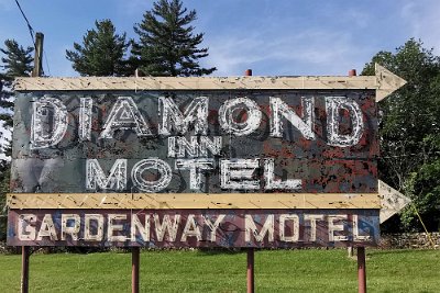 2019-05-17 Gardenway motel by Tom Walti