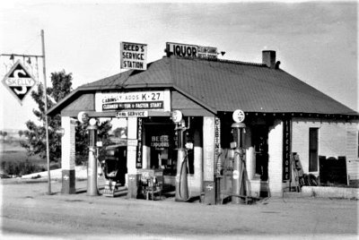 193x St Clair - Skelly station, cabins, and liquor & beer sales on Route 66.