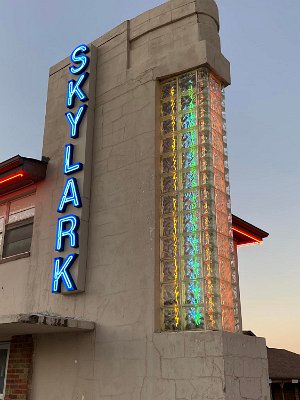 201x St Clair - Skylark motel by Hagen Hagensen (1)
