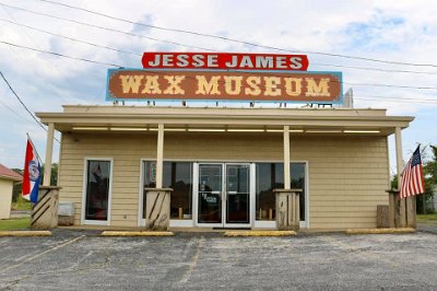 2019-07 Jesse James museum 2