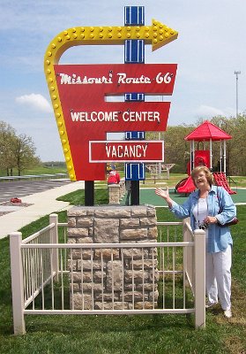 2009-05-04 Conway welcome centre with Ramona Lehman
