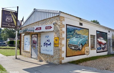 201x Springfield MO - Don's old cars and antiques by Mariko Kusakabe