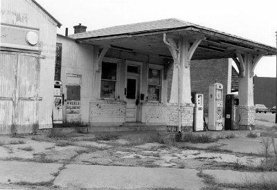1980 - Browns standard station (2)