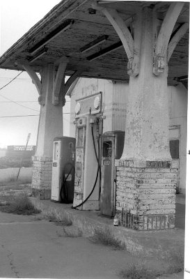 1980 - Browns standard station