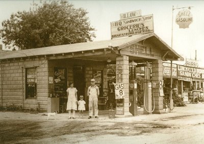 19xx Baxter Springs - Willow Street Shell service station, grocery store, and cafe