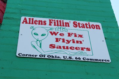 2013-06-19 Commerce - Alien Filling Station (15)