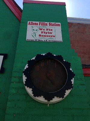 2013-06-19 Commerce - Alien Filling Station (20)