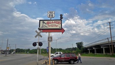 2022-07 Tulsa- Ollie's restaurant by Corey Hapgood 1