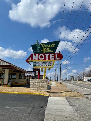 2022-03 Tulsa - Desert Hills motel by Zach Westfall