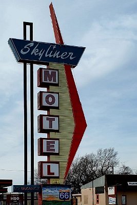 2023-10 Stroud - Skyliner motel by Kevin Buchanan