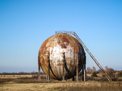 201x Davenport - supposedly the first spherical oil tank, built circa 1925 for the Magnolia Oil Company by Rhys Martin