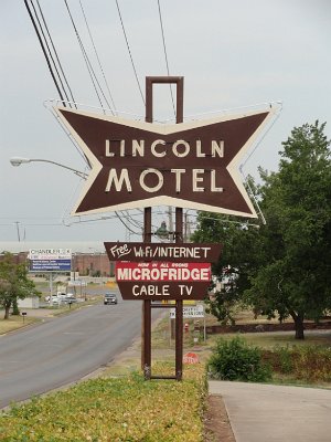 2011 Lincoln Motel (2)