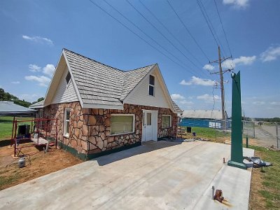2023-06-22 Luther - Threatt Filling Station by Mike May
