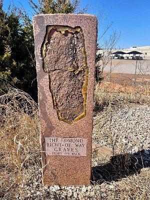 2022-03 Edmond - right-of-way graves by Devon Martin (1)