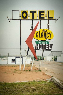 2024-05 Clinton - Clancy motel by Robert Lyon