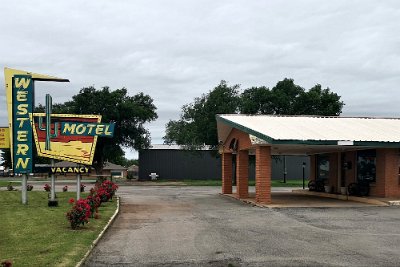 2019-05-29 Sayre - Western motel by Tom Walti