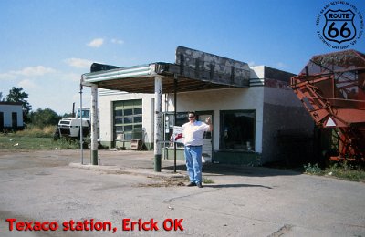 1993-09 Erick - Texaco station by Sjef van Eijk 2