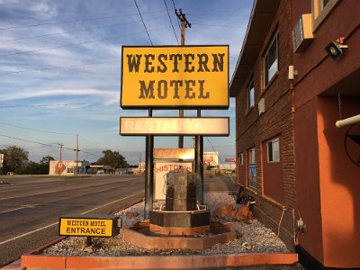 2019-09-11 Shamrock - Western Motel (1)