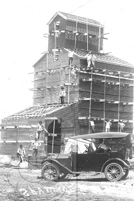 1913 Shamrock - Farmer's Gin Elevator being built by Roger M Pace